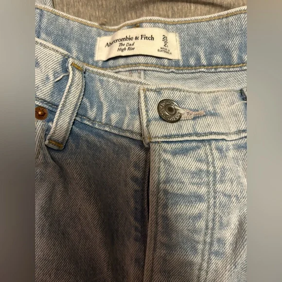 Abercrombie & Fitch Dad High Rise Jeans - Picture 8 of 9